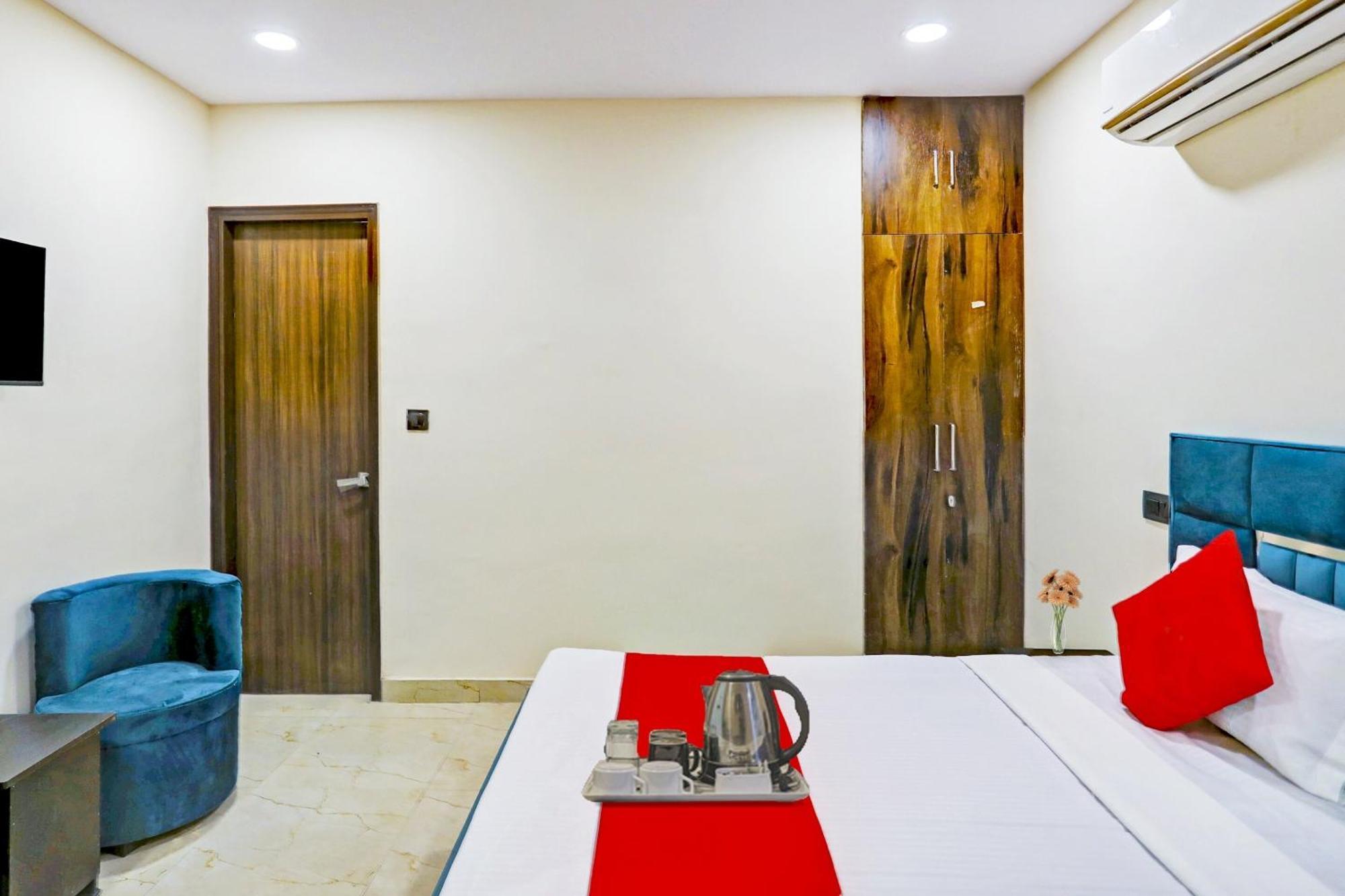 Hotel O Royal Lotus Stay Near Ip Extension Metro Station Új-Delhi Kültér fotó