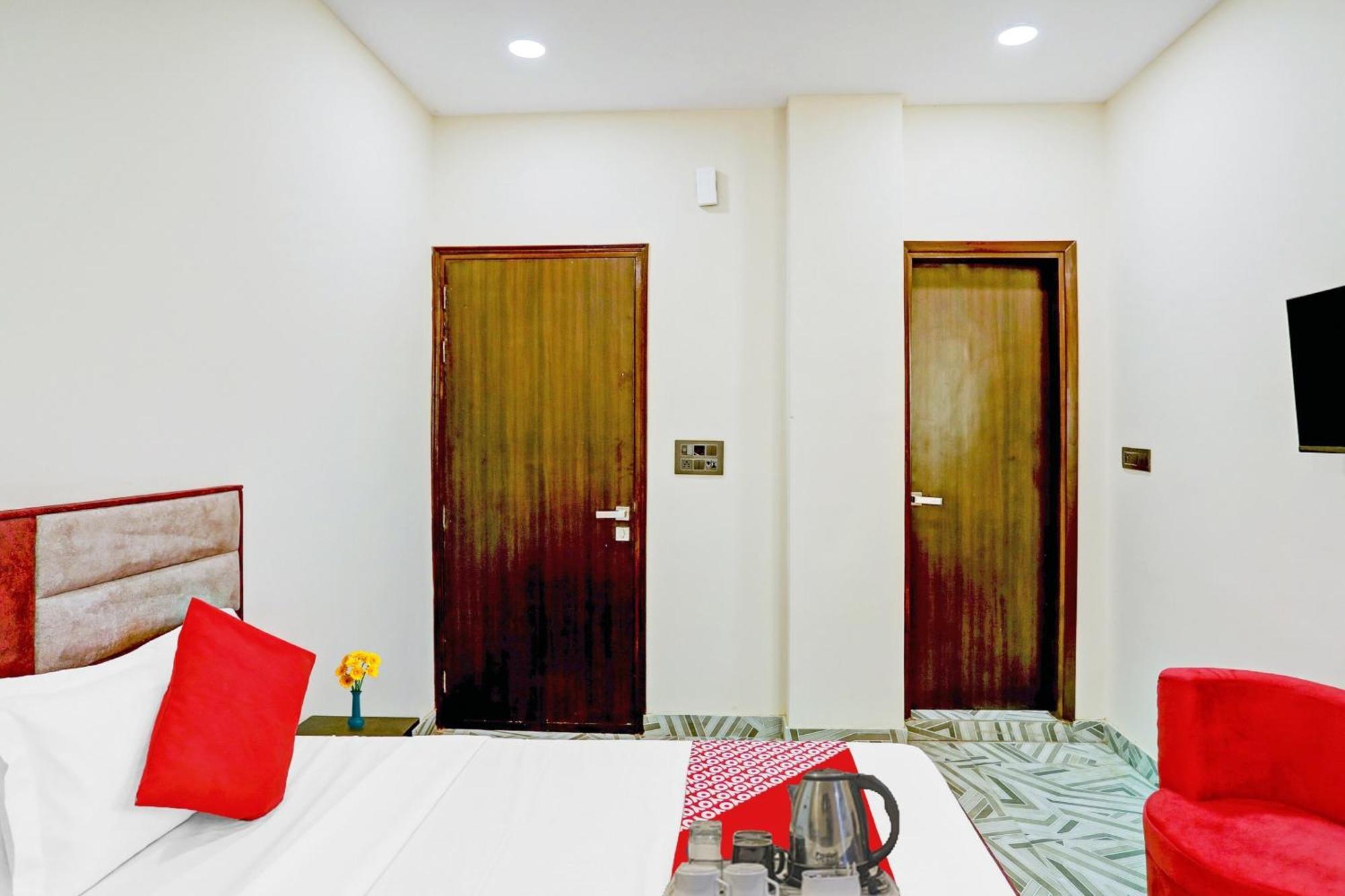Hotel O Royal Lotus Stay Near Ip Extension Metro Station Új-Delhi Kültér fotó