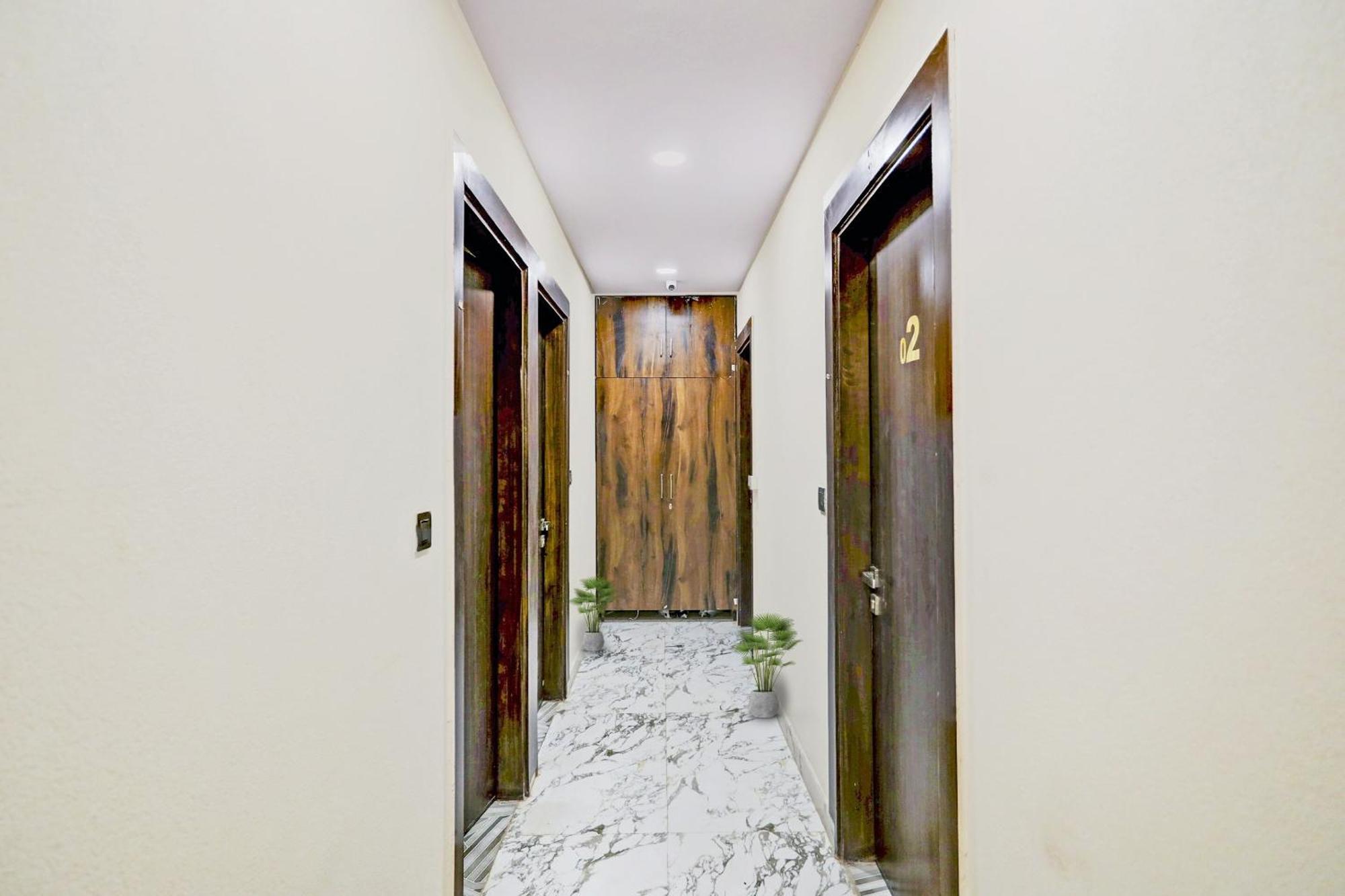 Hotel O Royal Lotus Stay Near Ip Extension Metro Station Új-Delhi Kültér fotó