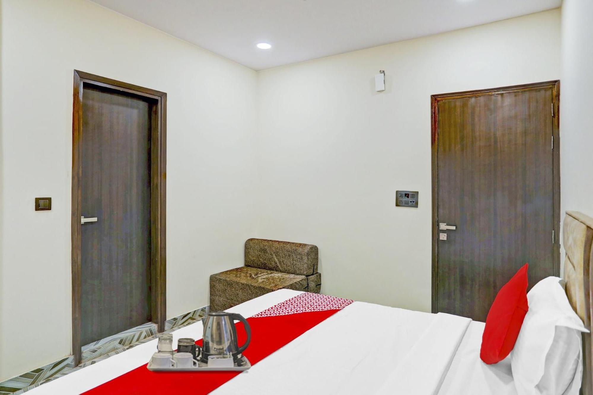Hotel O Royal Lotus Stay Near Ip Extension Metro Station Új-Delhi Kültér fotó